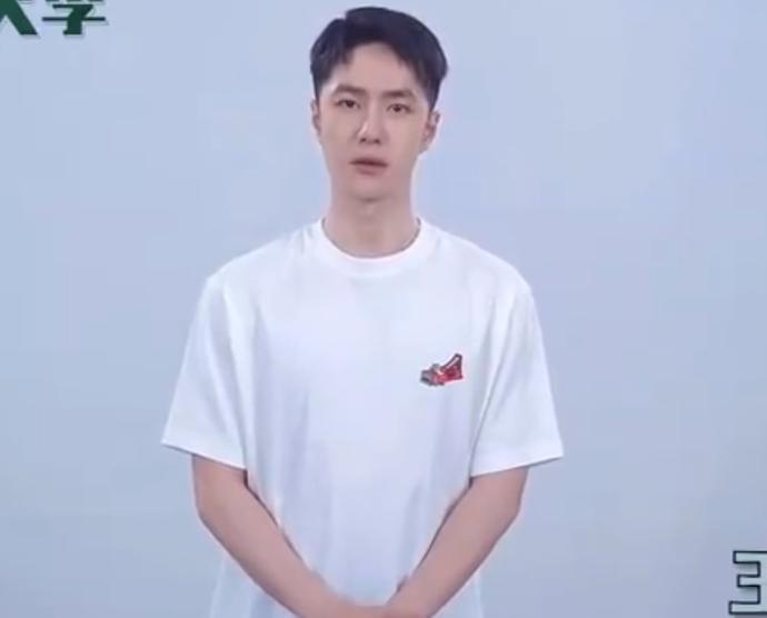 脖子粗健身_明星健身后脖子粗_脖子粗男明星