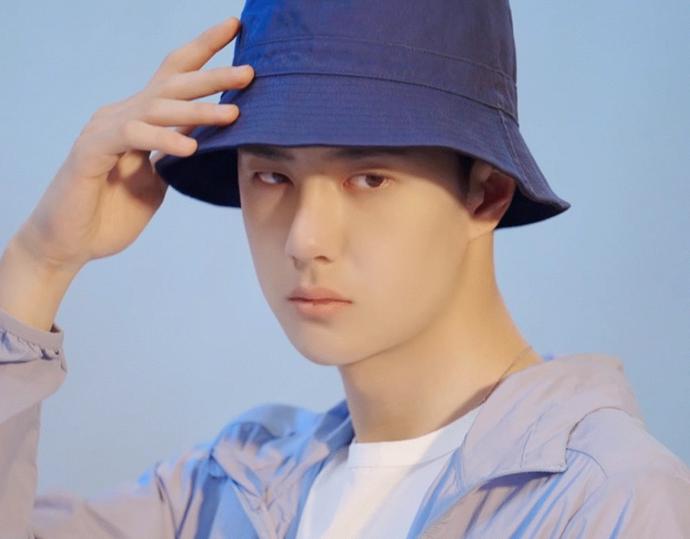 脖子粗男明星_明星健身后脖子粗_脖子粗健身