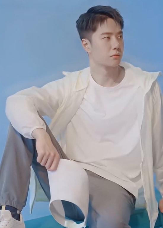 脖子粗健身_脖子粗男明星_明星健身后脖子粗