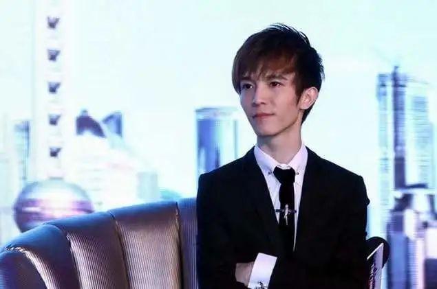 脖子粗可以通过健身变细吗_明星健身后脖子粗_脖子粗男明星