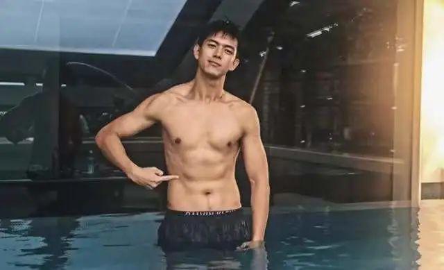 明星健身后脖子粗_脖子粗可以通过健身变细吗_脖子粗男明星