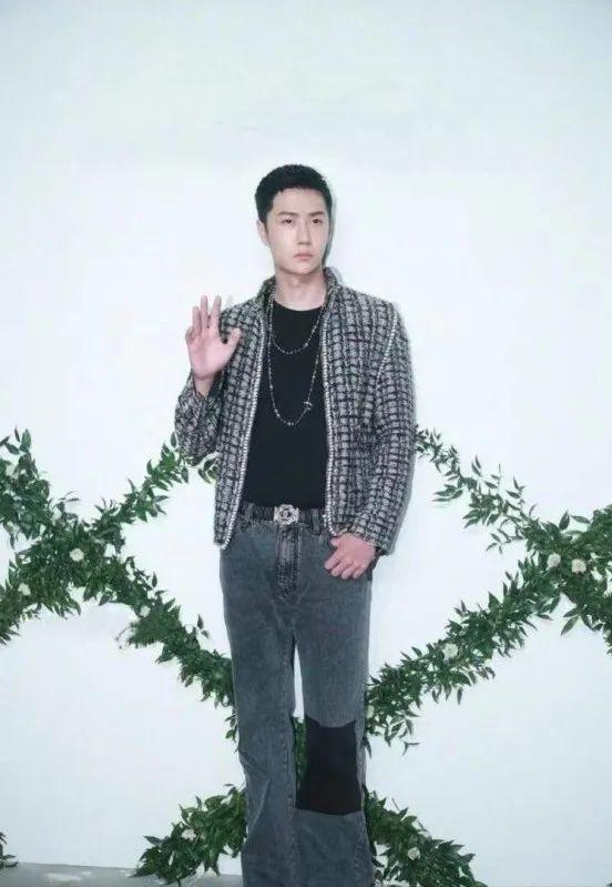 明星健身后脖子粗_脖子粗可以通过健身变细吗_脖子粗男明星