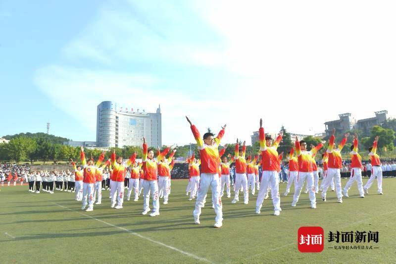 大学生必做体操吗_体操大学生做什么运动_大学生体操运动视频锻炼