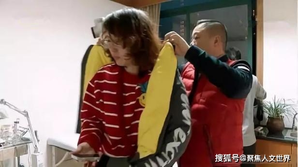 游泳赚冠军钱多少_游泳冠军领奖_游泳冠军赚多少钱了啊