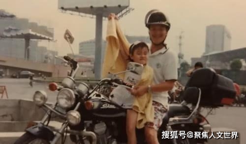 游泳冠军领奖_游泳赚冠军钱多少_游泳冠军赚多少钱了啊