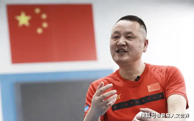 游泳赚冠军钱多少_游泳冠军领奖_游泳冠军赚多少钱了啊