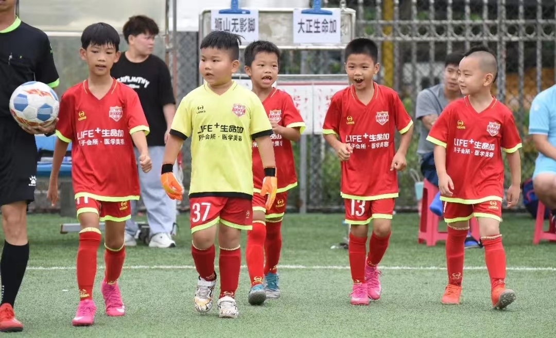 佛山少年足球5人赛冠军_佛山足球赛少年冠军人是谁_佛山少年足球俱乐部