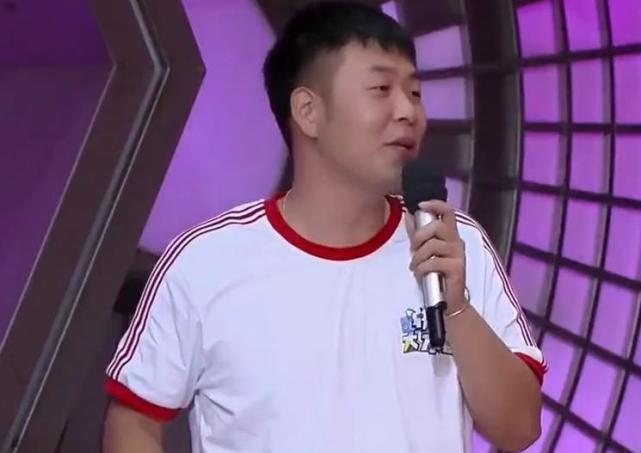 脖子粗运动员_脖子粗健身_明星健身后脖子粗