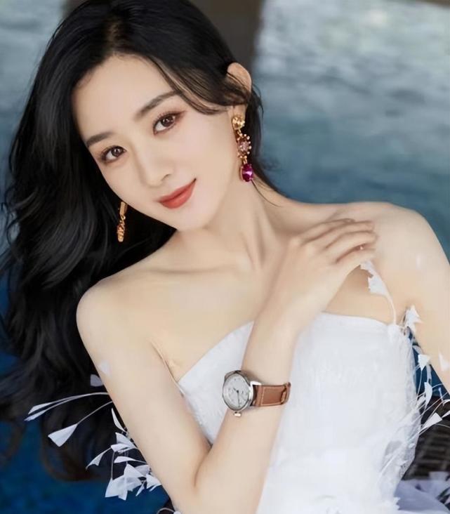 脖子粗运动员_脖子粗健身_明星健身后脖子粗