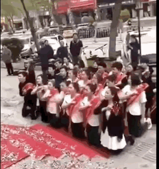 体操大学生做什么工作_体操大学生做什么运动_大学生必做体操吗
