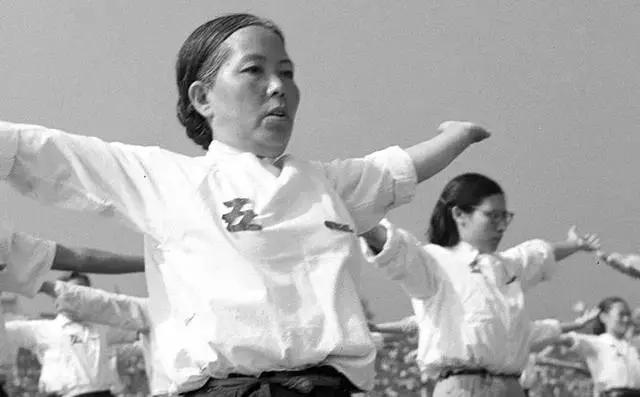 体操大学生做什么工作_大学生必做体操吗_体操大学生做什么运动